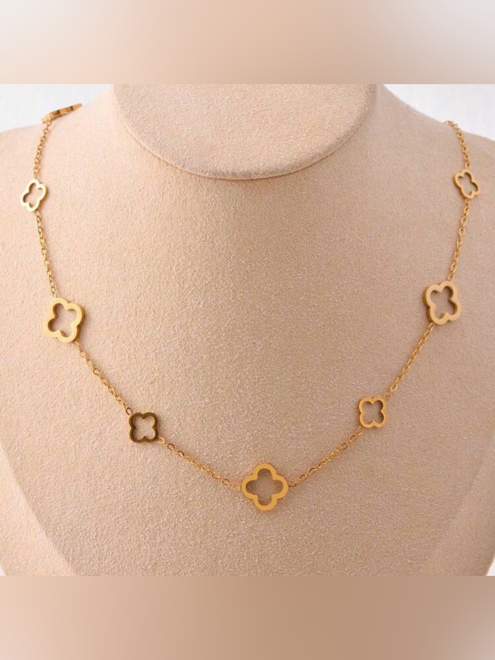NEW Gold clover necklace